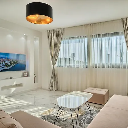 Celestial Near Split ポドストラナ