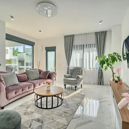 Celestial Near Split Willa *