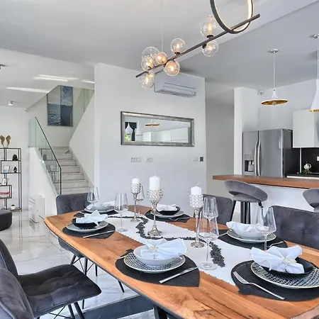 Celestial Near Split Willa