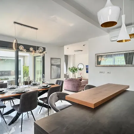 Celestial Near Split Willa