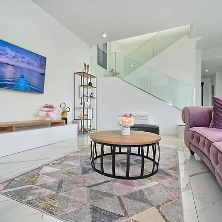 Celestial Near Split Willa