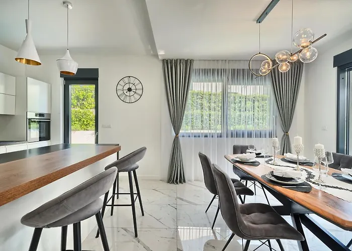 Celestial Near Split ヴィラ *