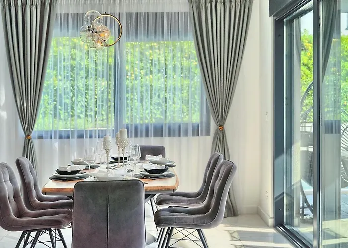 ヴィラ Celestial Near Split *