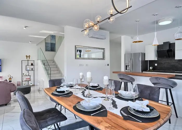 Celestial Near Split ヴィラ