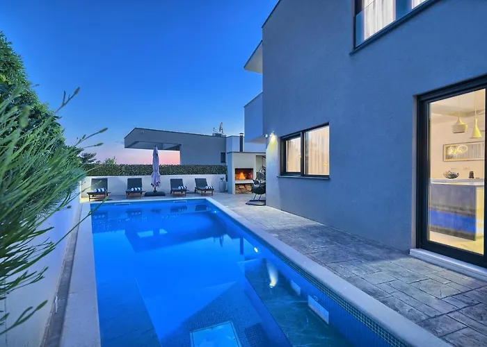 ヴィラ Celestial Near Split