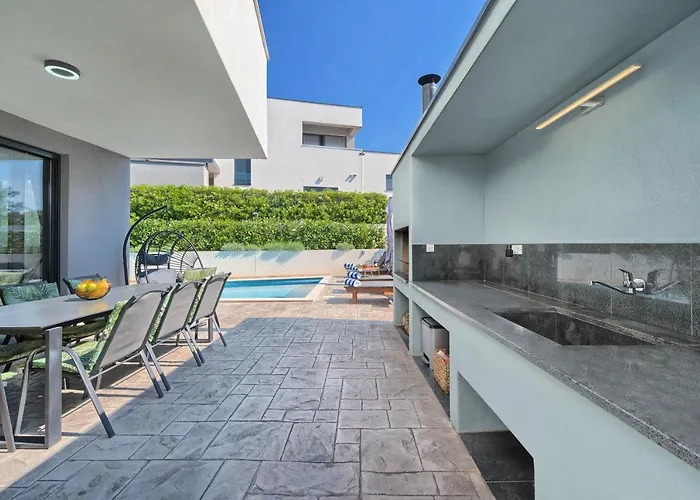 ヴィラ Celestial Near Split ポドストラナ